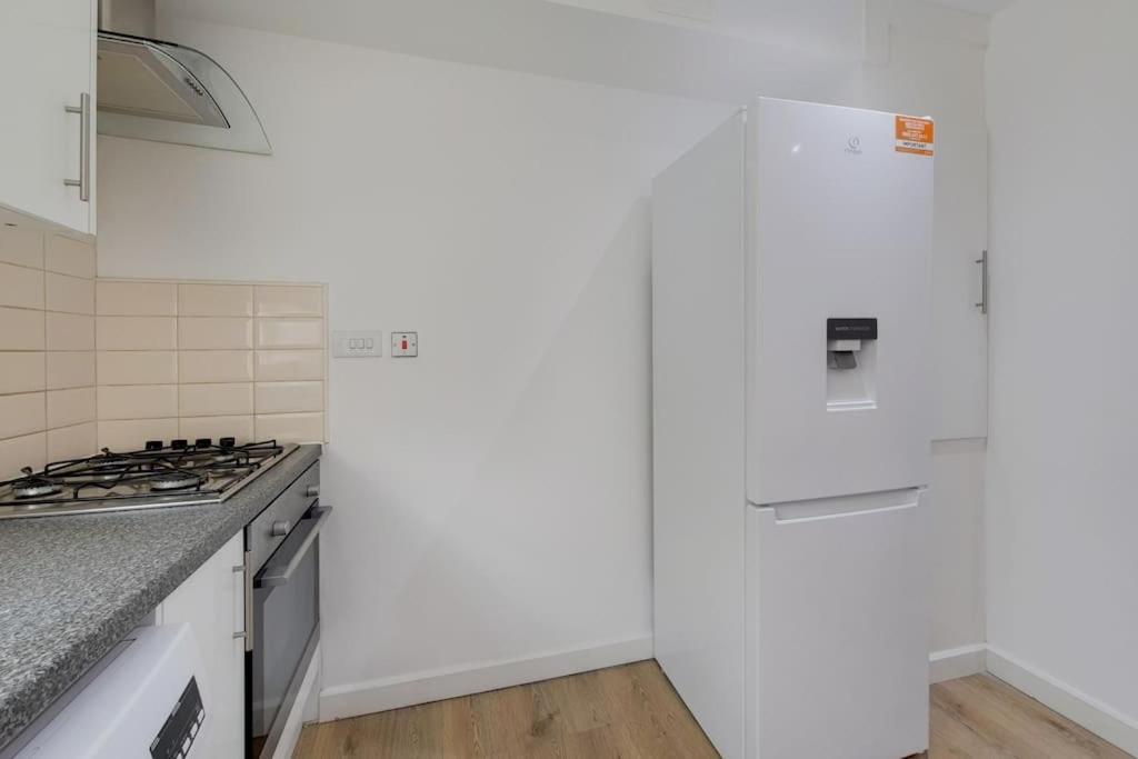 לונדון Flat 5 Mornington Crescent, 2 Bedroom, 1 Bathroom Flat מראה חיצוני תמונה